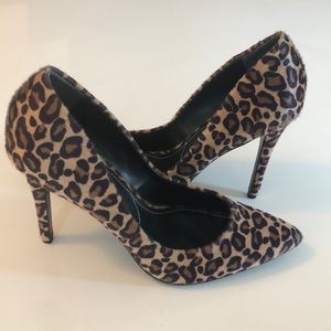 Charles by Charles David Cheetah Pump